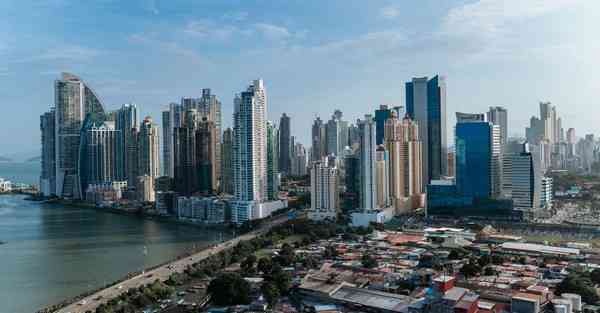 人工智能机器人和人谈恋爱