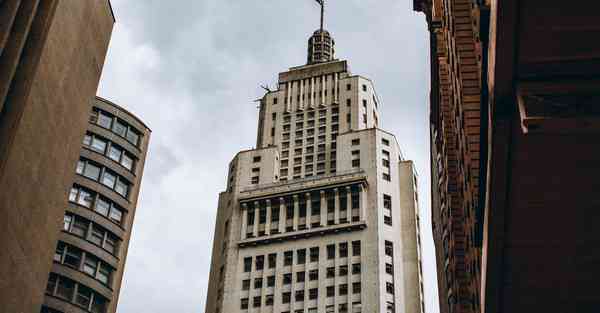 光谷人工智能物流机器人