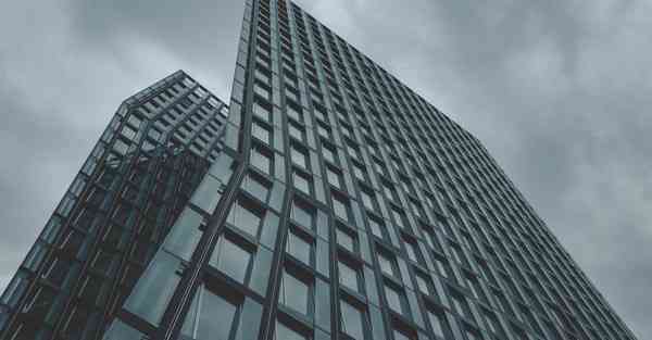 人工智能机器人和人谈恋爱