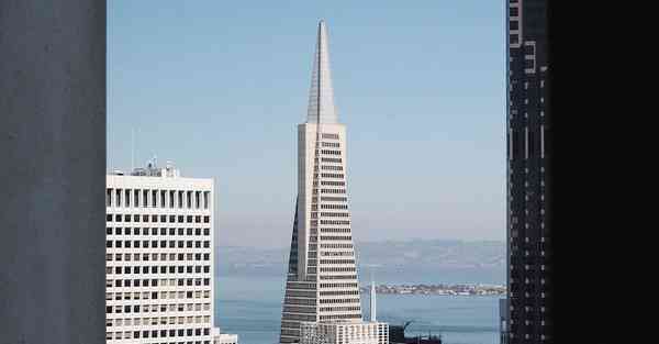 人工智能机器人和人谈恋爱